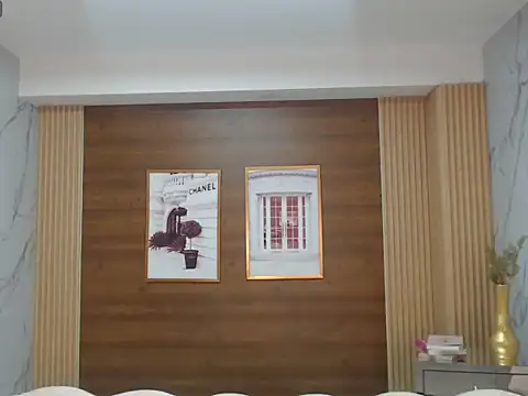 Snapshot of claudina_s chatting on 10.17.25 claudina s online show from 10.17.25