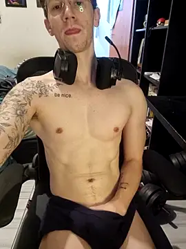 Snapshot of SweetGoodBoy22 chatting on 10.28.25 SweetGoodBoy22 online show from 10.28.25