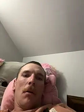 Snapshot of AverageMaleJay chatting on 10.06.25 AverageMaleJay online show from 10.06.25