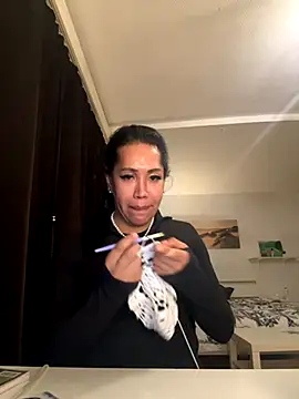 Mariqnq online show from 10.10.25