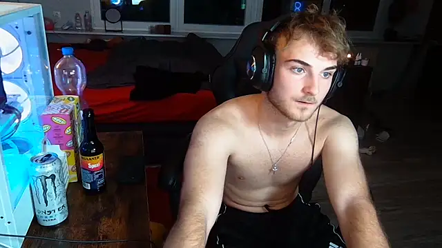 Snapshot of WolkenJunge2006 chatting on 10.05.25 WolkenJunge2006 online show from 10.05.25