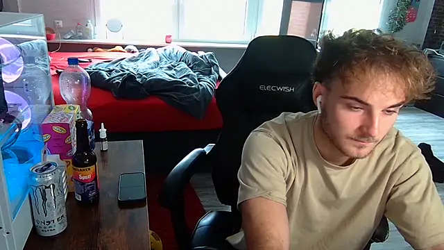 Snapshot of WolkenJunge2006 chatting on 10.06.25 WolkenJunge2006 online show from 10.06.25