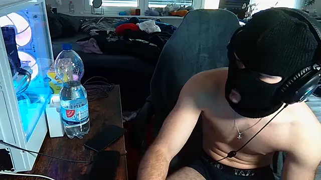 Snapshot of WolkenJunge2006 chatting on 10.24.25 WolkenJunge2006 online show from 10.24.25