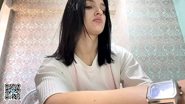 SorayaTrieger online show from 10.17.25