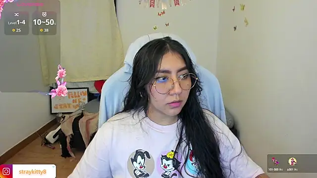 Snapshot of LoveLyy- chatting on 10.15.25 LoveLyy- online show from 10.15.25