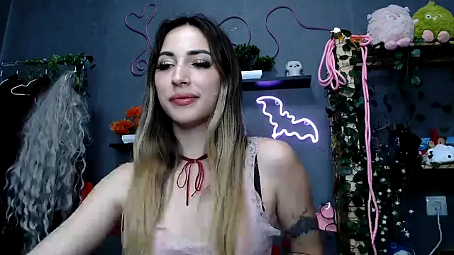 Snapshot of Walleriana chatting on 10.14.25 Walleriana online show from 10.14.25