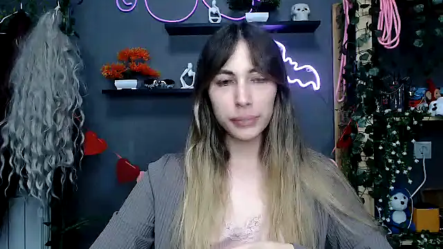 Snapshot of Walleriana chatting on 10.18.25 Walleriana online show from 10.18.25