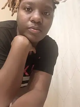 Snapshot of only_liyah chatting on 10.25.25 only liyah online show from 10.25.25