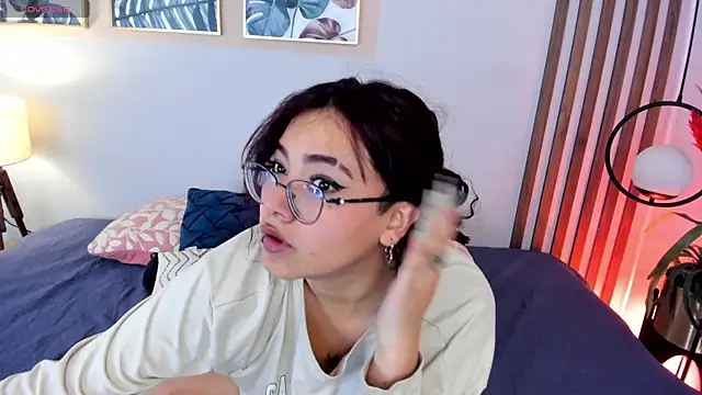 Snapshot of sunny_maya_ chatting on 10.19.25 sunny maya online show from 10.19.25