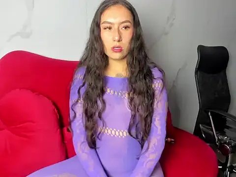 Haily Swett online show from 10.20.25