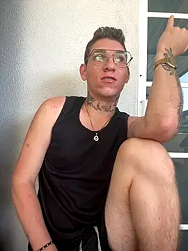 Snapshot of davidxxx_2012 chatting on 10.07.25 davidxxx 2012 online show from 10.07.25