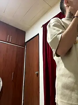 Snapshot of davidxxx_2012 chatting on 10.30.25 davidxxx 2012 online show from 10.30.25