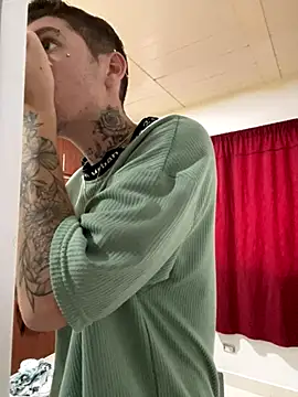 Snapshot of davidxxx_2012 chatting on 11.04.25 davidxxx 2012 online show from 11.04.25