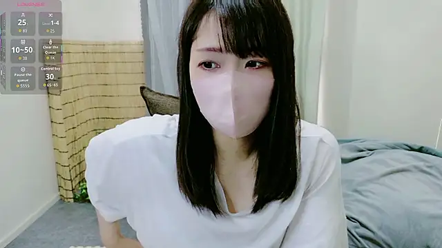 Snapshot of Natsumi-chan chatting on 10.13.25 Natsumi-chan online show from 10.13.25