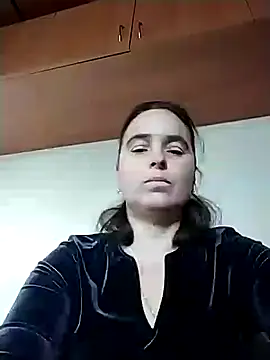 Snapshot of Ella-433 chatting on 10.13.25 Ella-433 online show from 10.13.25