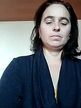 Snapshot of Ella-433 chatting on 10.15.25 Ella-433 online show from 10.15.25