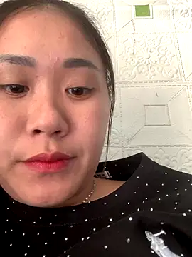 Snapshot of Misu-u chatting on 10.28.25 Misu-u online show from 10.28.25