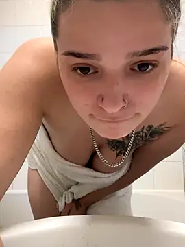 freakykitten1 online show from 10.09.25