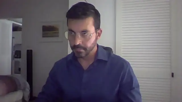 Snapshot of DrDreAu chatting on 10.31.25 DrDreAu online show from 10.31.25