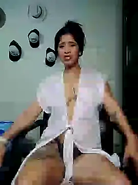 AndreaMooure  online show from 10.15.25