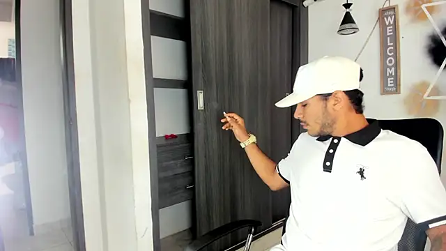 Snapshot of jhapsson_wong chatting on 10.17.25 jhapsson wong online show from 10.17.25