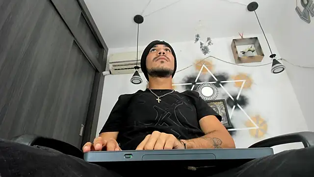 Snapshot of jhapsson_wong chatting on 10.18.25 jhapsson wong online show from 10.18.25