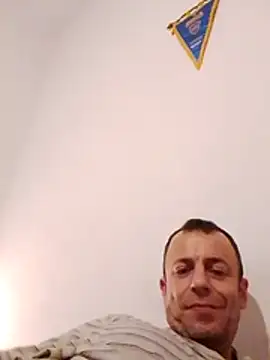 Snapshot of jjLARAY chatting on 10.23.25 jjLARAY online show from 10.23.25