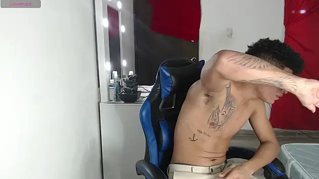 Snapshot of Angel_LatinGuy chatting on 10.11.25 Angel LatinGuy online show from 10.11.25