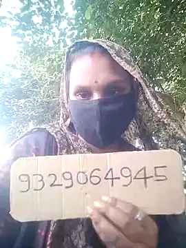 Snapshot of rasmi_powar chatting on 10.17.25 rasmi powar online show from 10.17.25