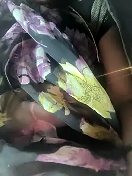 Snapshot of rasmi_powar chatting on 11.07.25 rasmi powar online show from 11.07.25