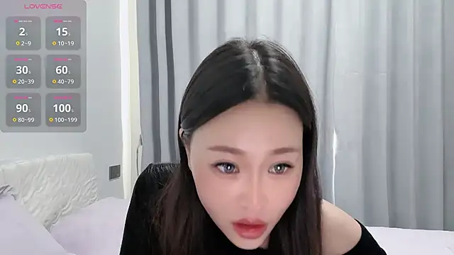 Snapshot of kitten-2001-yoyo chatting on 10.30.25 kitten-2001-yoyo online show from 10.30.25