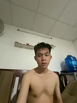 Snapshot of azn_typhoon00 chatting on 10.13.25 azn typhoon00 online show from 10.13.25