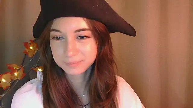 Snapshot of VeraLush chatting on 10.31.25 VeraLush online show from 10.31.25