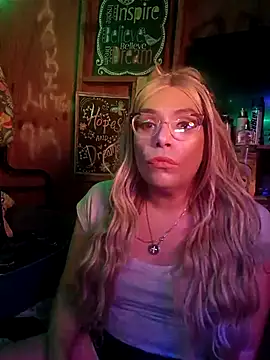 Snapshot of Queen2clouds chatting on 11.15.25 Queen2clouds online show from 11.15.25