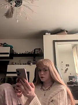 OpheliaMills online show from 10.15.25