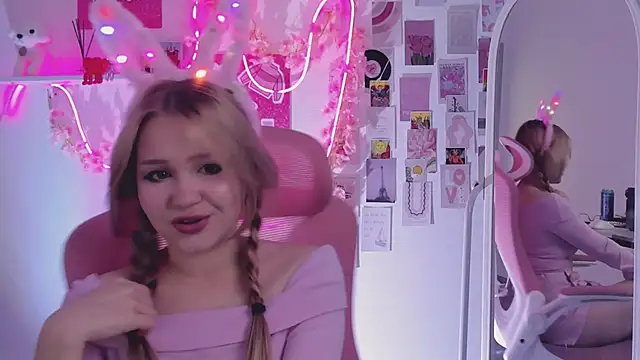 SweetCutie19 online show from 10.21.25