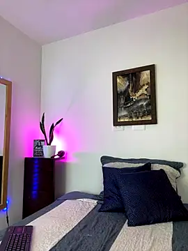 Snapshot of _Emily_Sands_ chatting on 10.28.25  Emily Sands  online show from 10.28.25