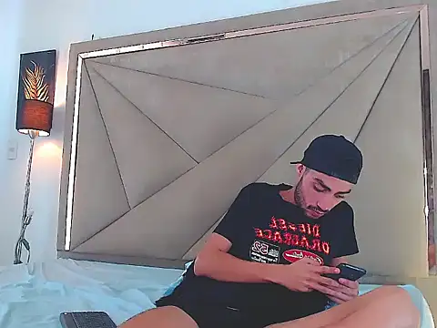Owen valentin online show from 10.20.25