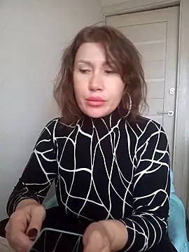 Snapshot of Ambika_beauty chatting on 10.21.25 Ambika beauty online show from 10.21.25