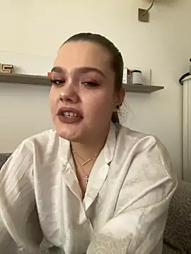 xSlavicDollx online show from 10.19.25