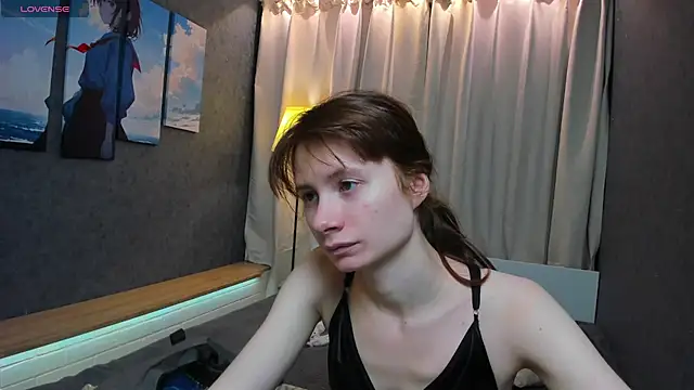 Snapshot of EvelynJin_ chatting on 10.24.25 EvelynJin  online show from 10.24.25