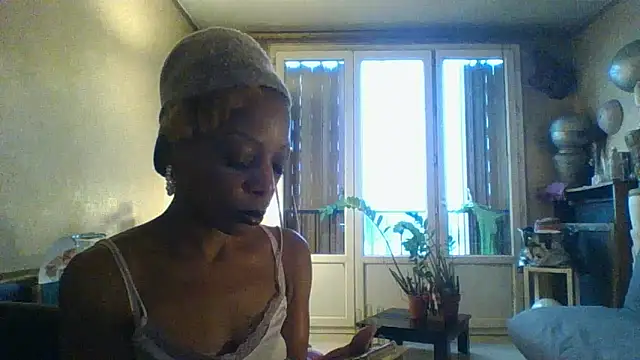 Snapshot of ulnaoumy chatting on 10.19.25 ulnaoumy online show from 10.19.25