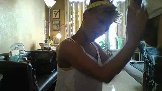 Snapshot of ulnaoumy chatting on 11.02.25 ulnaoumy online show from 11.02.25