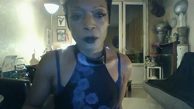 Snapshot of ulnaoumy chatting on 11.15.25 ulnaoumy online show from 11.15.25