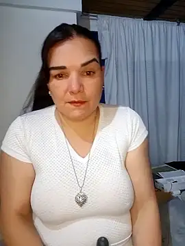 Snapshot of MilfBlonde_ chatting on 10.14.25 MilfBlonde  online show from 10.14.25