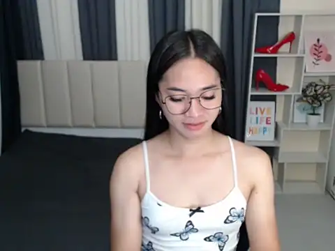 Snapshot of PetiteAsianMarian chatting on 10.20.25 PetiteAsianMarian online show from 10.20.25