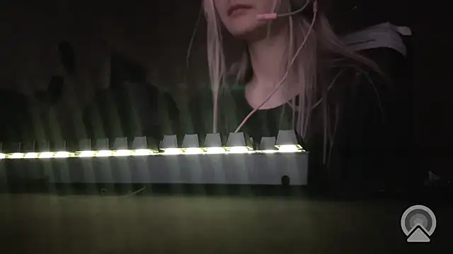 AnnaOlovely online show from 10.15.25