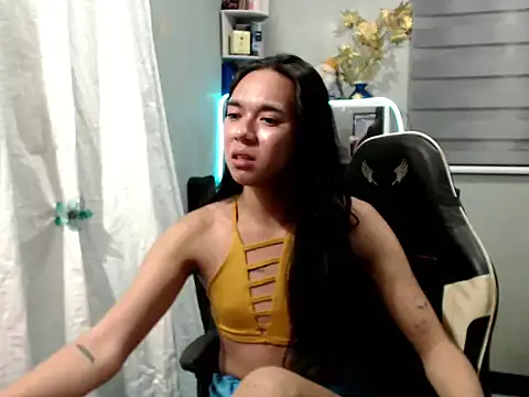 Snapshot of miatrixs chatting on 11.14.25 miatrixs online show from 11.14.25