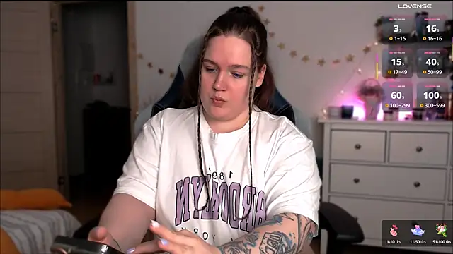 Snapshot of SummerTina chatting on 02.24.25 SummerTina online show from 02.24.25