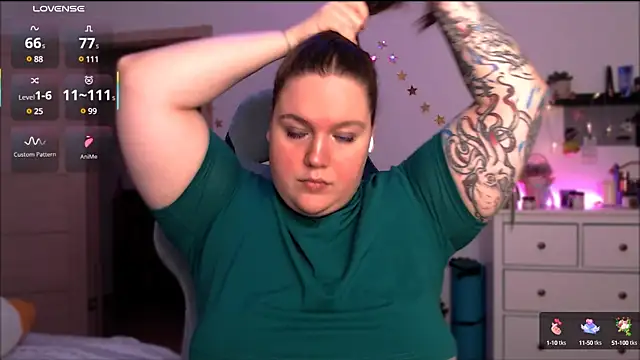 Snapshot of SummerTina chatting on 03.20.25 SummerTina online show from 03.20.25